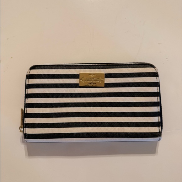 Nanette Lepore Black And White Stripped Zip Around Wallet CC Holders Coin Pouch - Picture 14 of 15
